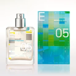 Escentric Molecules Escentric 05 8 Escentric Molecules Escentric 05 -Comme Des Garcons Store image 11752379 bc57 46e8 bd7b bcf38df0aea4